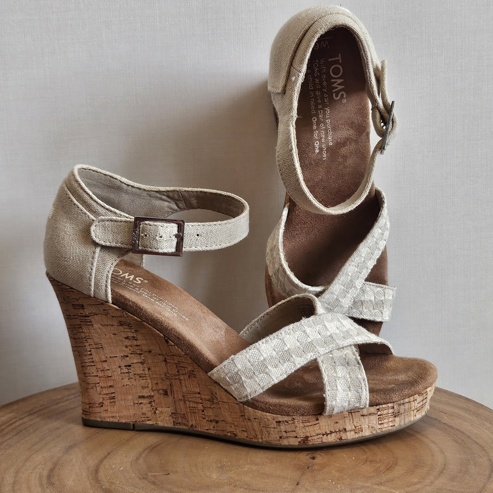 💜 TOMS sz 6 Women's Tan Wedge Sandals